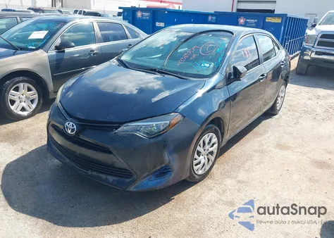 2018 Toyota Corolla Le z USA, uszkodzony, nr VIN 5YFBURHE6JP817207